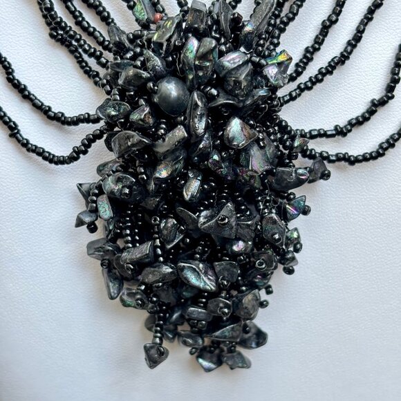 Black beaded cluster necklace - Picture 2 of 6